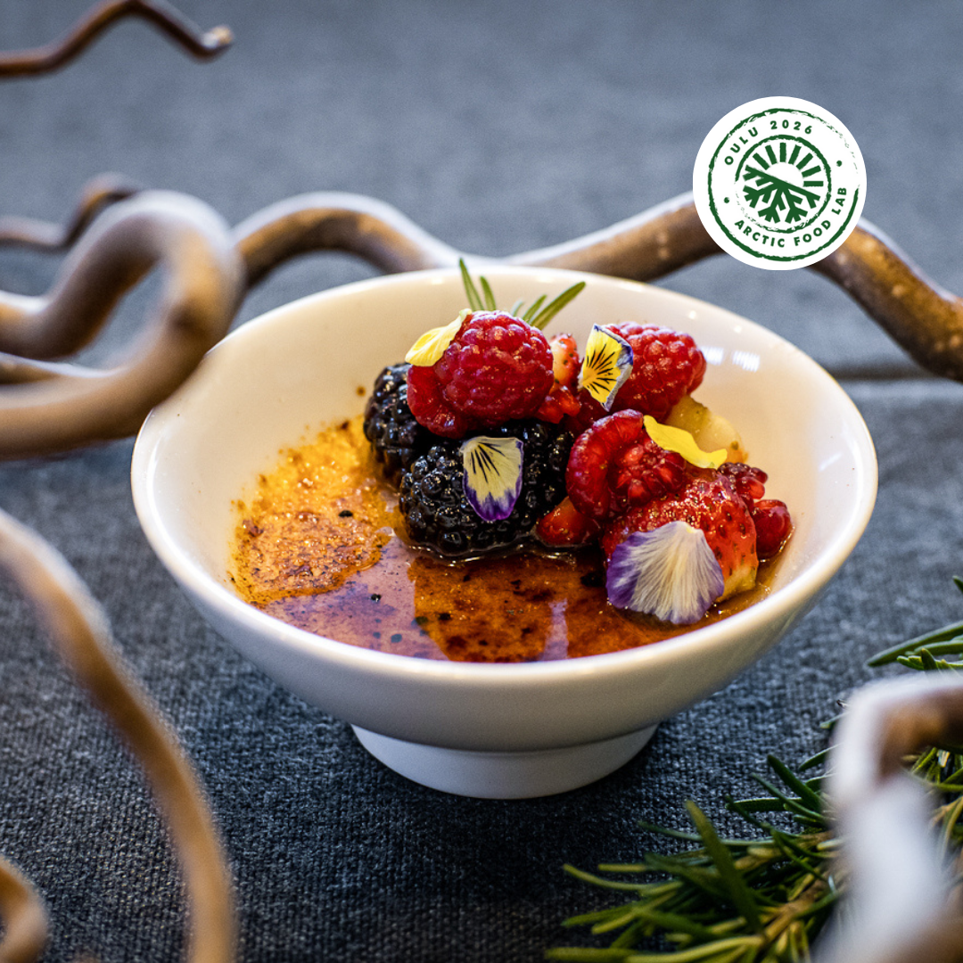 Nimetön suunn.malli (7) Creme brulee ja kuusenkerkällä marinoituja marjoja